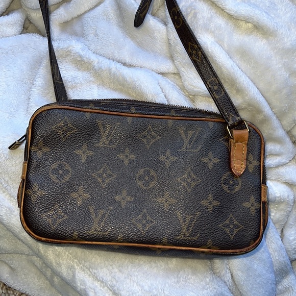 Louis Vuitton MONOGRAM CANVAS POCHETTE MARLY BANDOULIERE - Picture 2 of 9